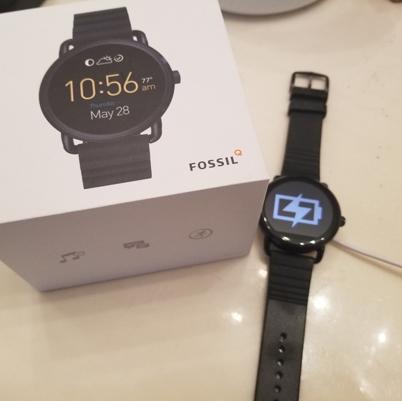 fossil q wander black
